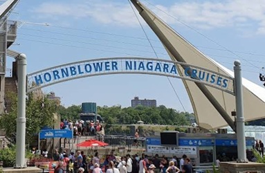 Crowds at Niagara Falls