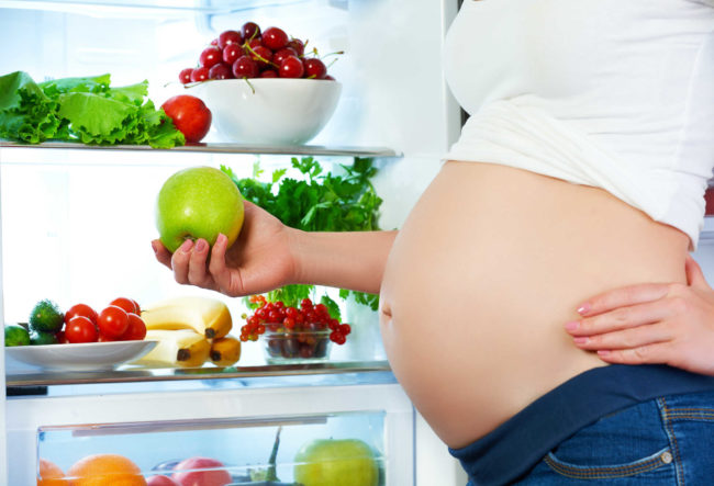 Mẹ cần làm gì khi cân nặng thai nhi thấp hoặc cao hơn cân nặng tiêu chuẩn?