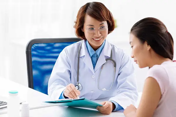 Bác sĩ giải đáp: Khí hư bình thường là như thế nào?
