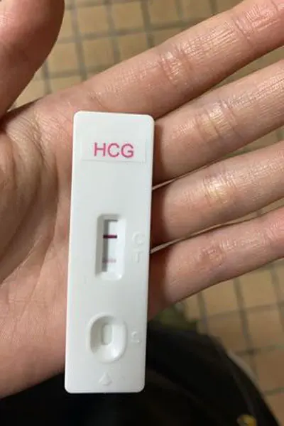 Hình ảnh que thử thai 1 vạch mờ