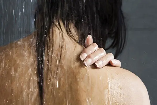 Sau khi phá thai, hút thai có được tắm gội không?