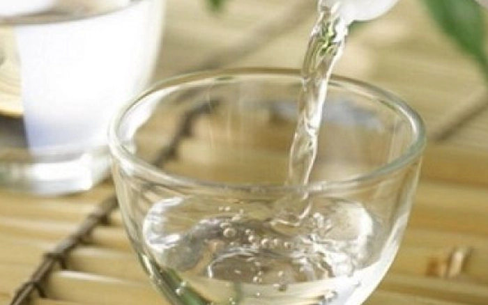 Thử thai với rượu trắng