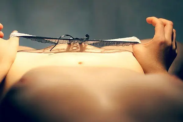 Hình ảnh nữ giớ không có lông mu