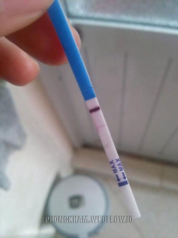 Một số hình ảnh que thử thai 1 vạch tự chụp