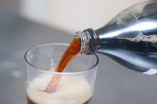 Sử dụng nước ngọt có gas để nhúng vào que thử thai