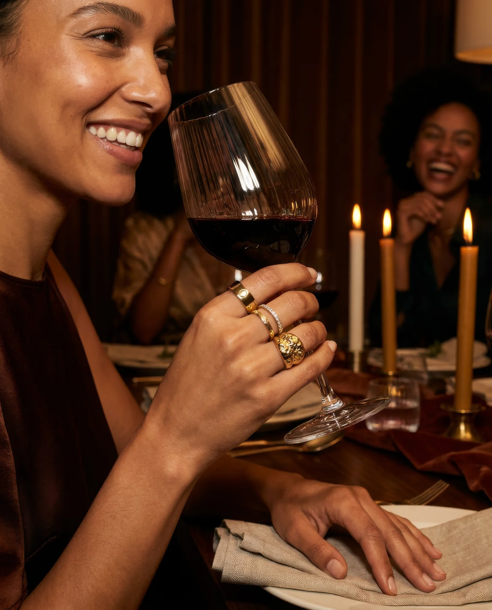 Circular Ring 3 Pro in gold, worn at a candlelit dinner