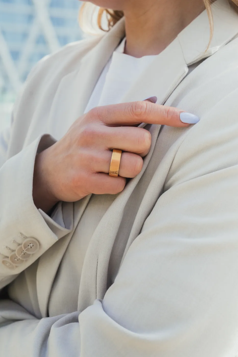 Woman wearing Circular Ring 2 on her finger