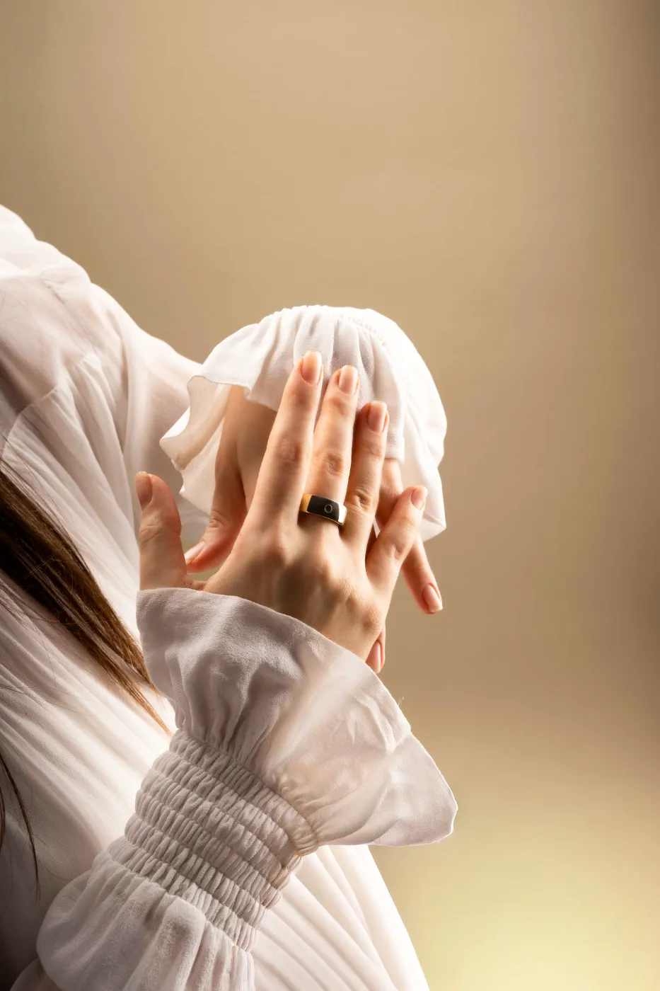 Woman wearing a Circular Ring 2