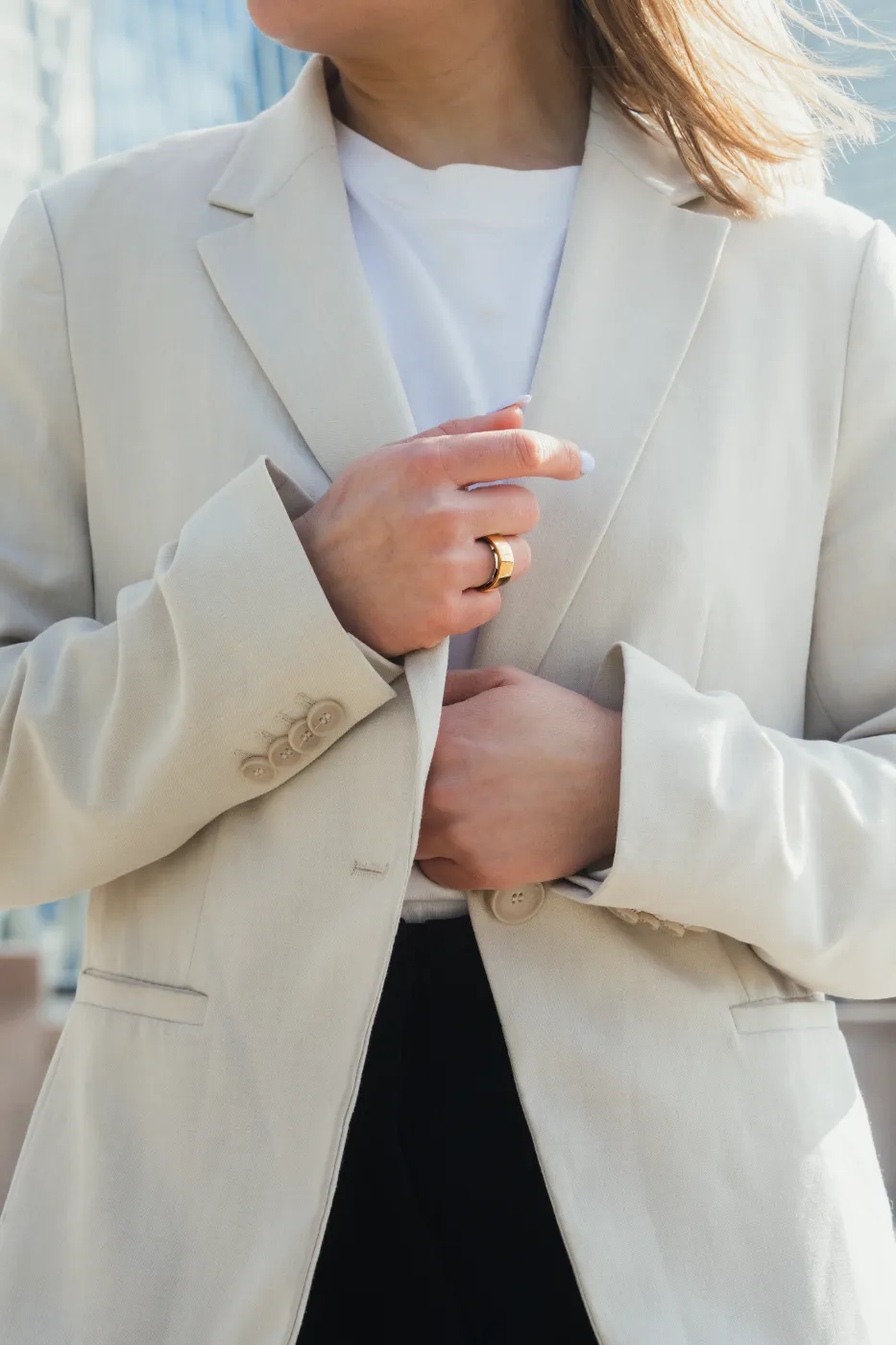 Woman wearing Circular Ring 2