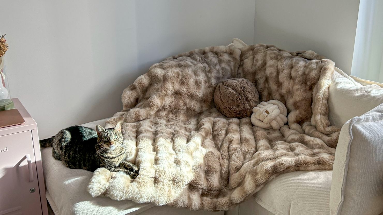 Why the editor-favorite Lola blanket is the perfect cozy gift | CNN  Underscored