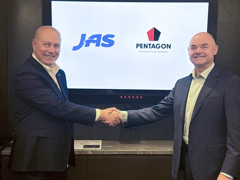 Marco Rebuffi, CEO and President of ļֱ (left), and Ashley Taylor, Group CEO of Pentagon (right).