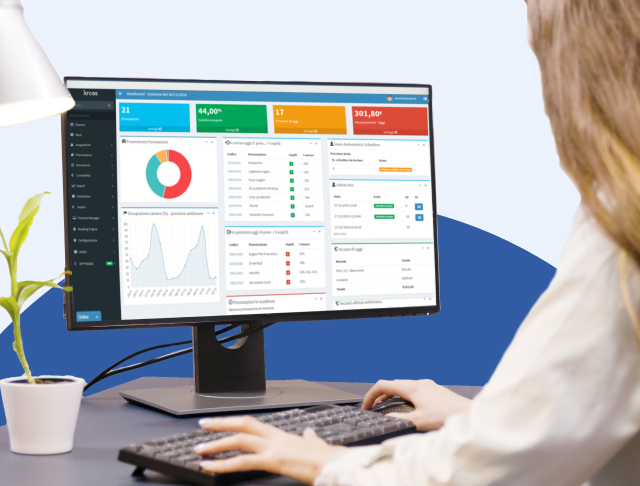 immagine uomo sorridente e soddisfatto