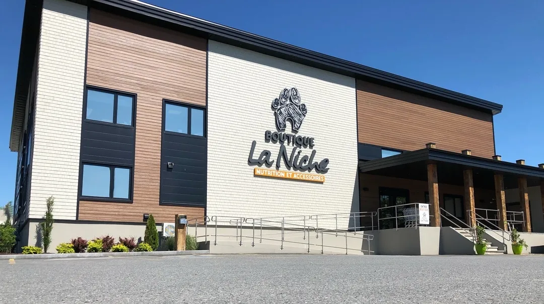 Boutique La Niche, vitres avec pellicule solaire Silver.