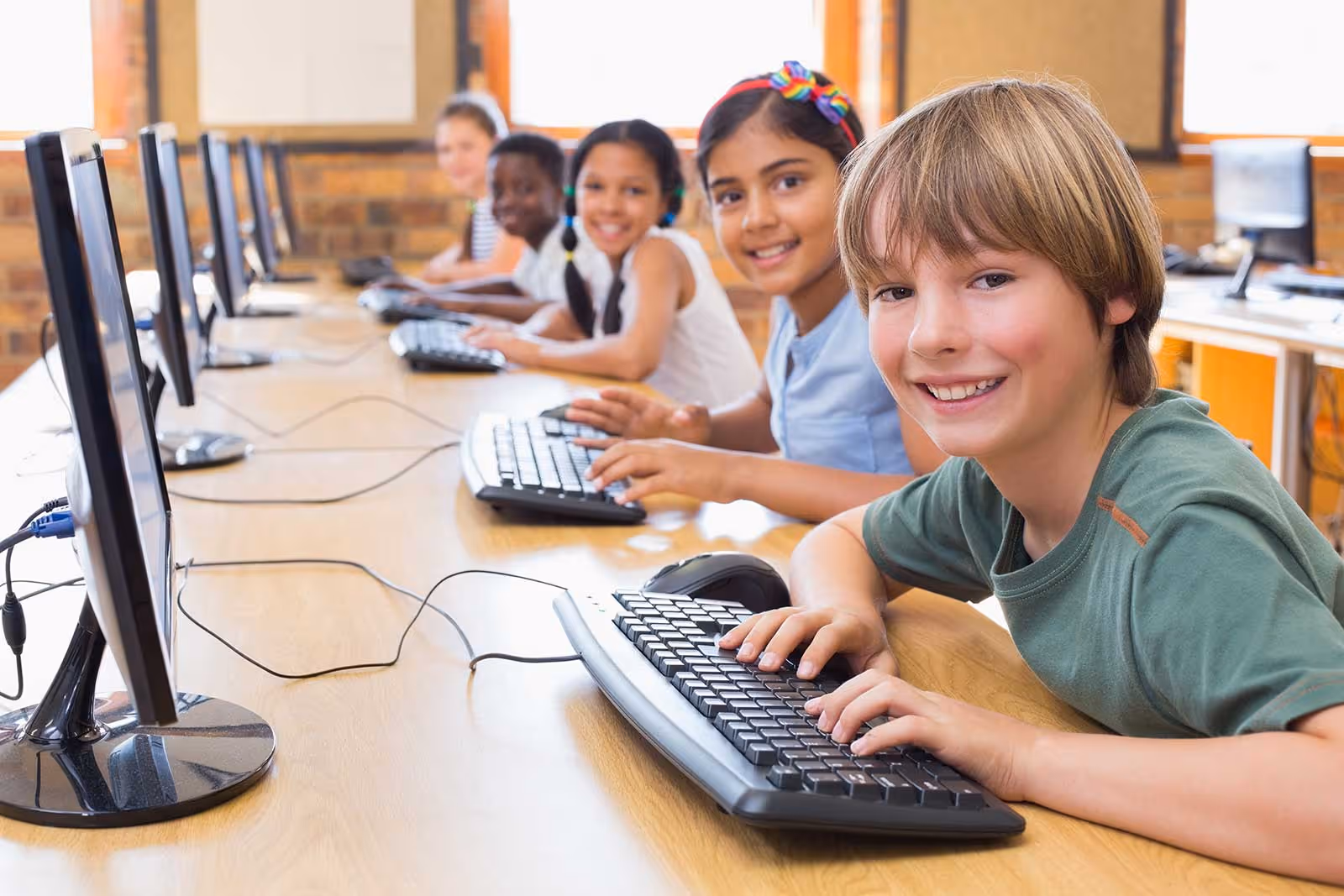kids on computer