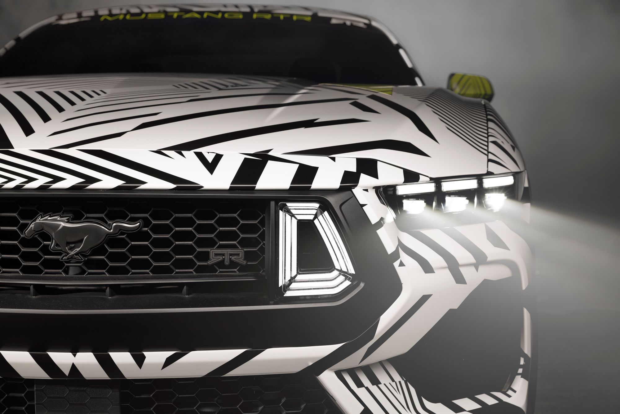 FORD MUSTANG RTR