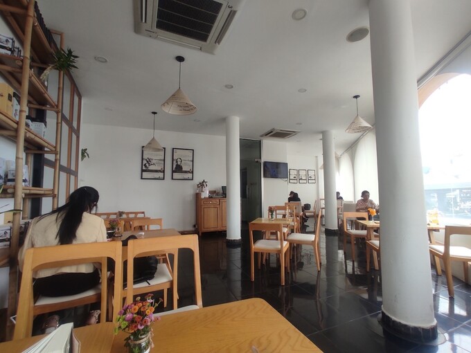 Màn hình quán cà phê đang bị lãng phí tài nguyên. Ảnh: AnyScreen.