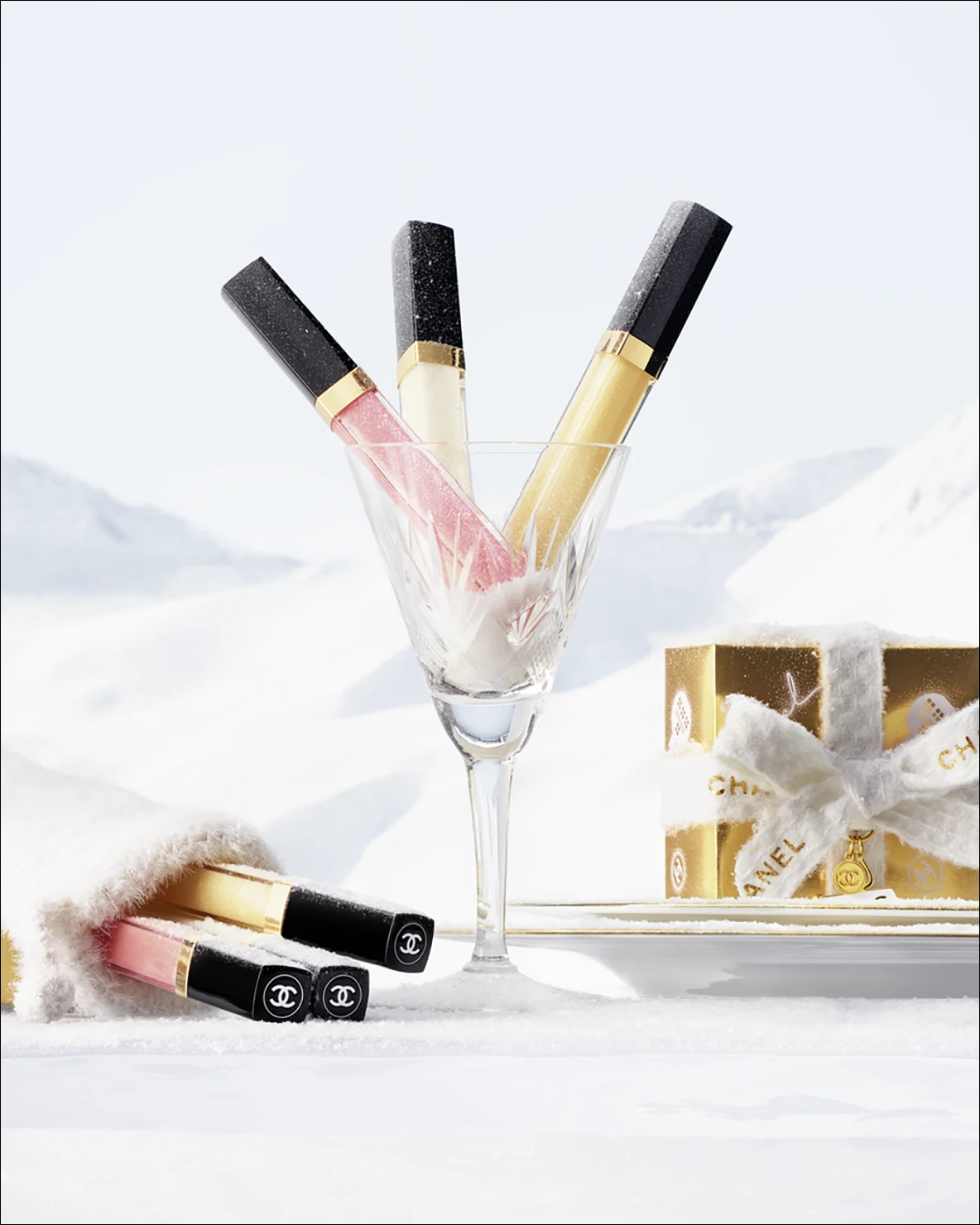 Chanel Holiday Makeup Collection. Copyright CHANEL