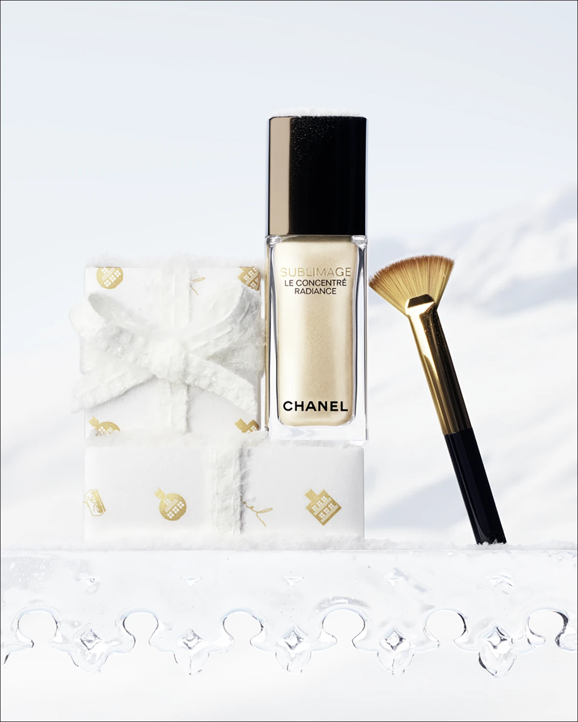 Chanel Holiday Makeup Collection. Copyright CHANEL
