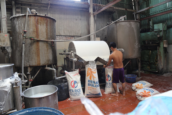 Bún cũ, bún thải trộn hóa chất 'biến' thành bún tươi bán ra thị trường