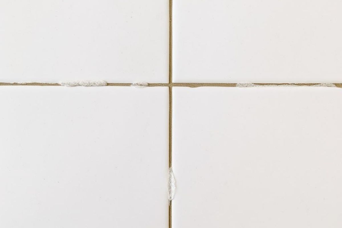 How to Get Rid of Soap Scum: Best Cleaners and DIY Hacks