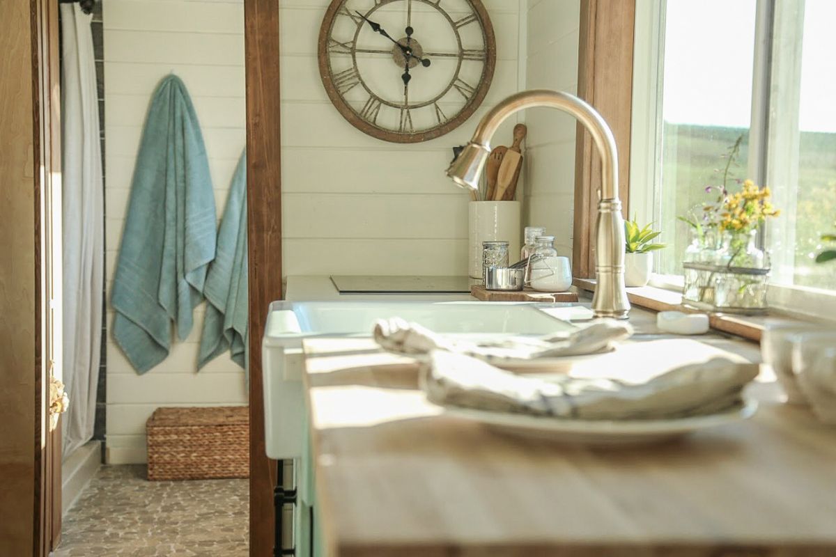 Off Grid Plumbing 101: How to Set Up Water Systems Without Utilities