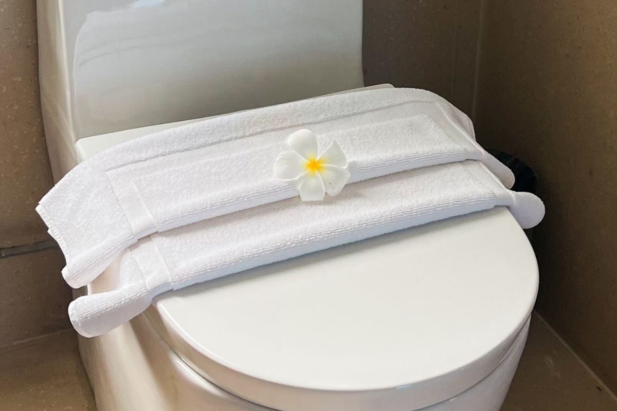 How the Right Toilet Partitions Improve a Commercial Restroom