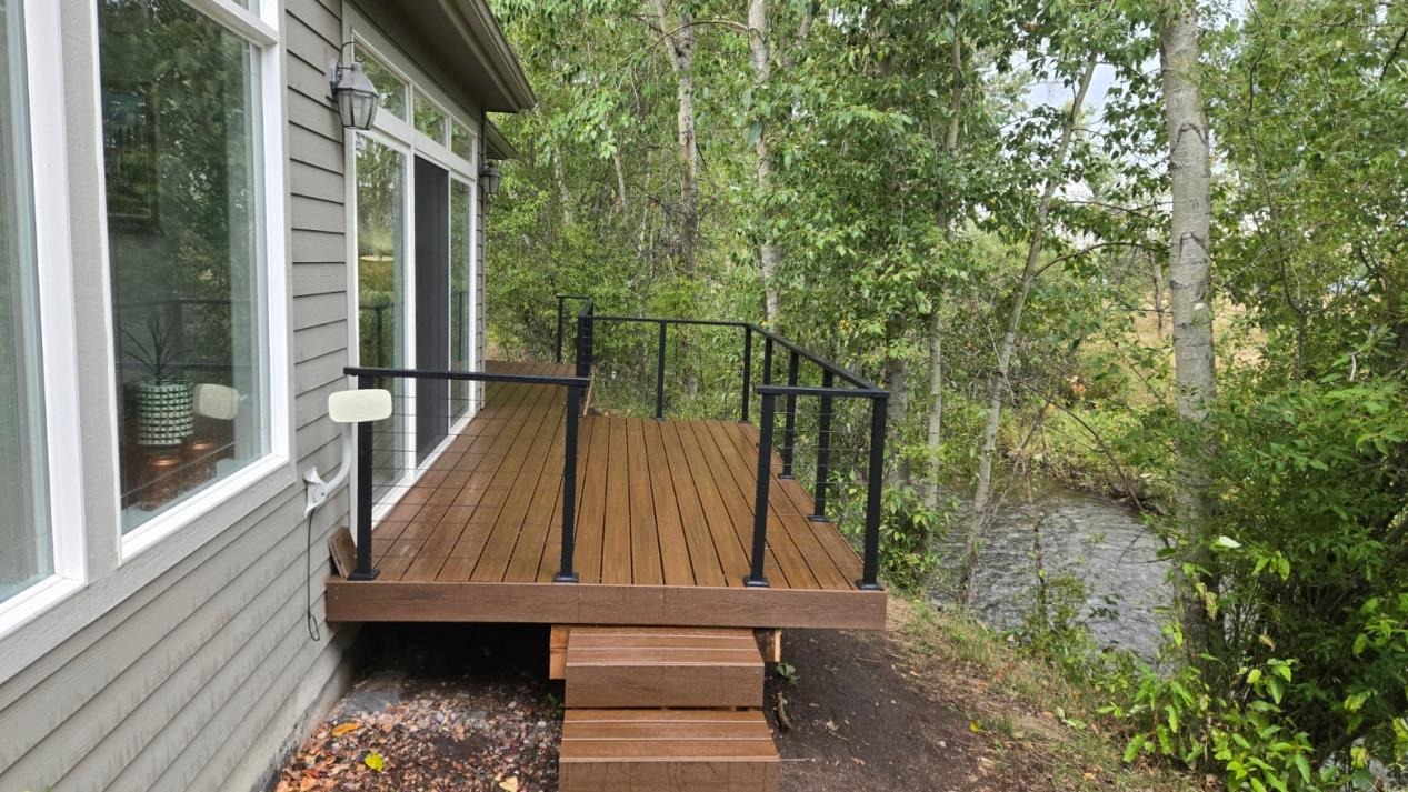 Steve&ConnieDeckRailing-01