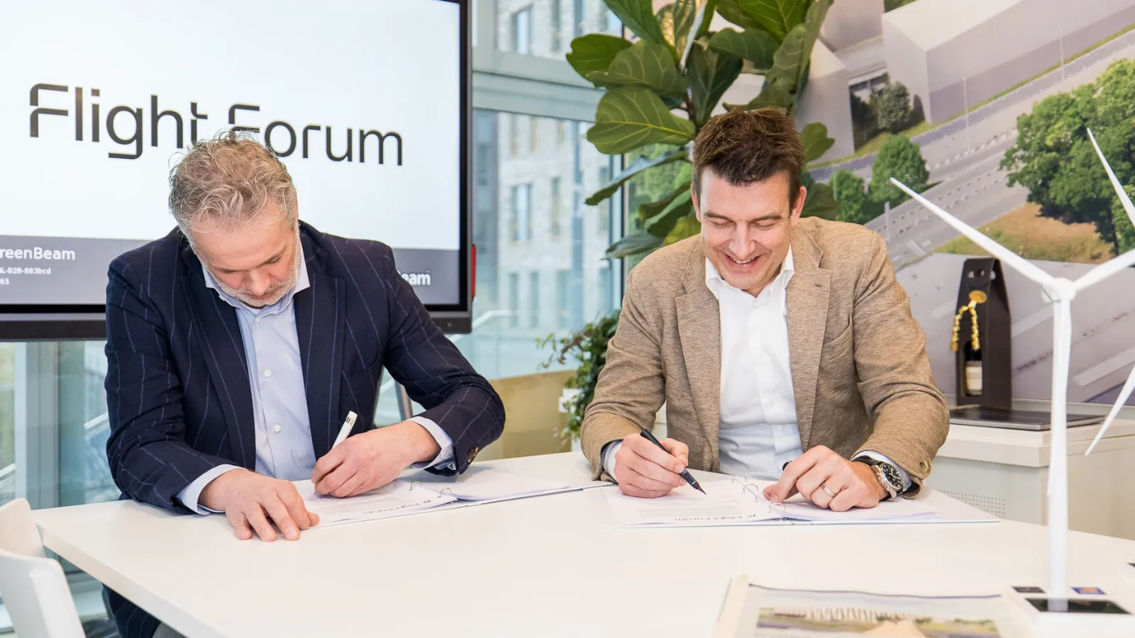 Bouwteamovereenkomst getekend voor innovatieve parkeergarage Flight Forum Eindhoven