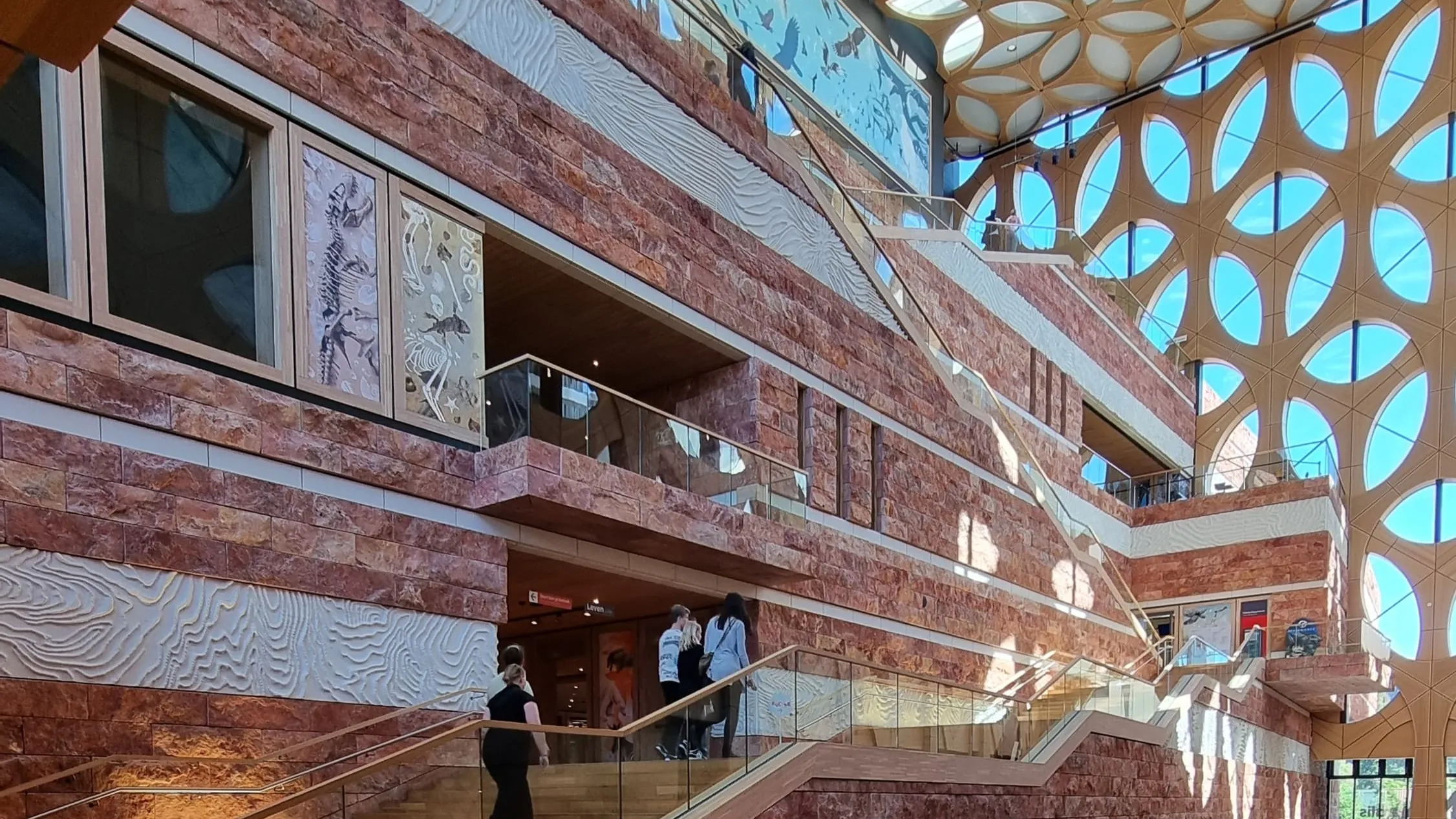 Geslaagd teamuitje Continental Car Parks naar Naturalis Leiden
