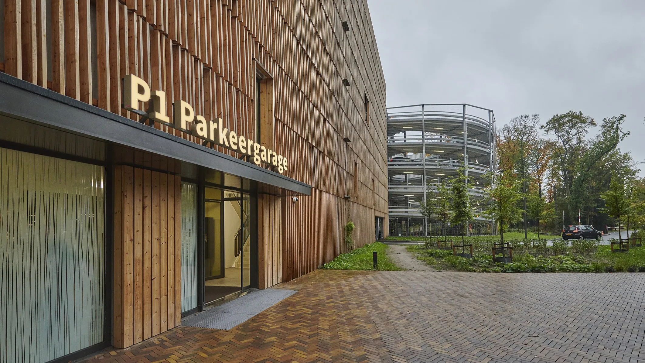 Parkeergarages bij ziekenhuizen: meer dan alleen een plek voor de auto