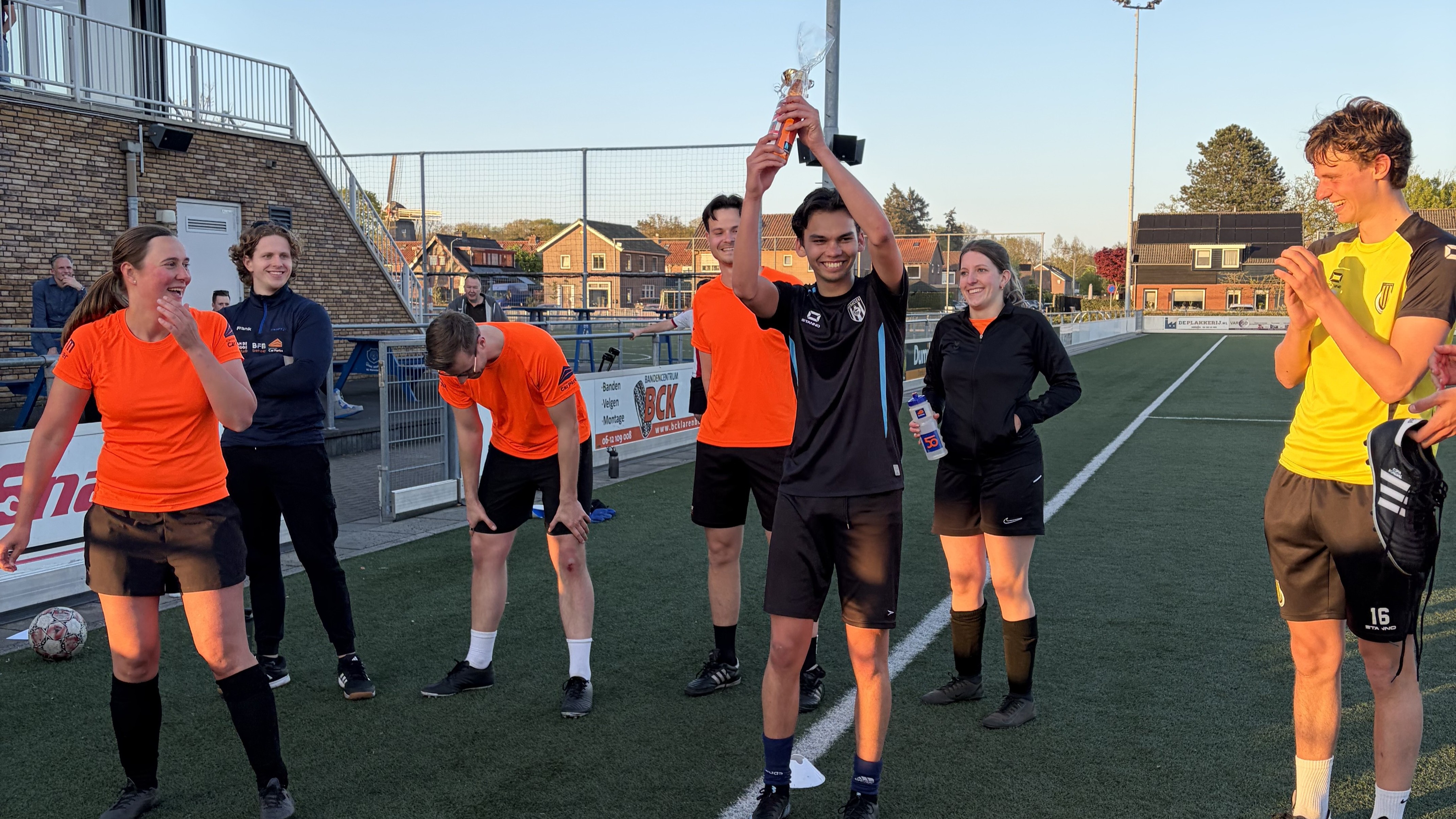 Geslaagd voetbaltoernooi bij SC Klarenbeek: sportiviteit, plezier en een terechte winnaar