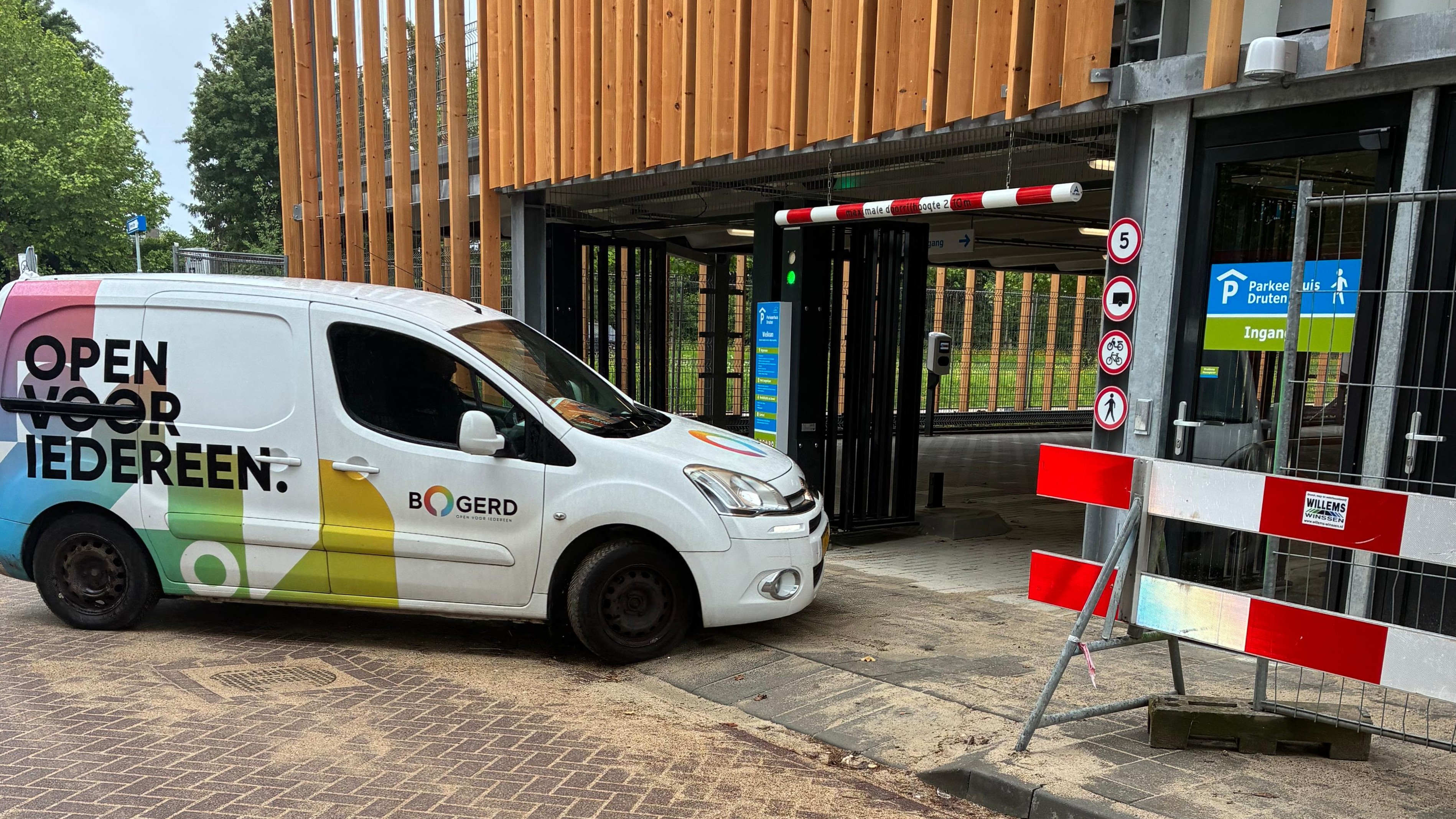 Portier Druten opgeleverd: groen parkeerhuis versterkt autoluwe wijk