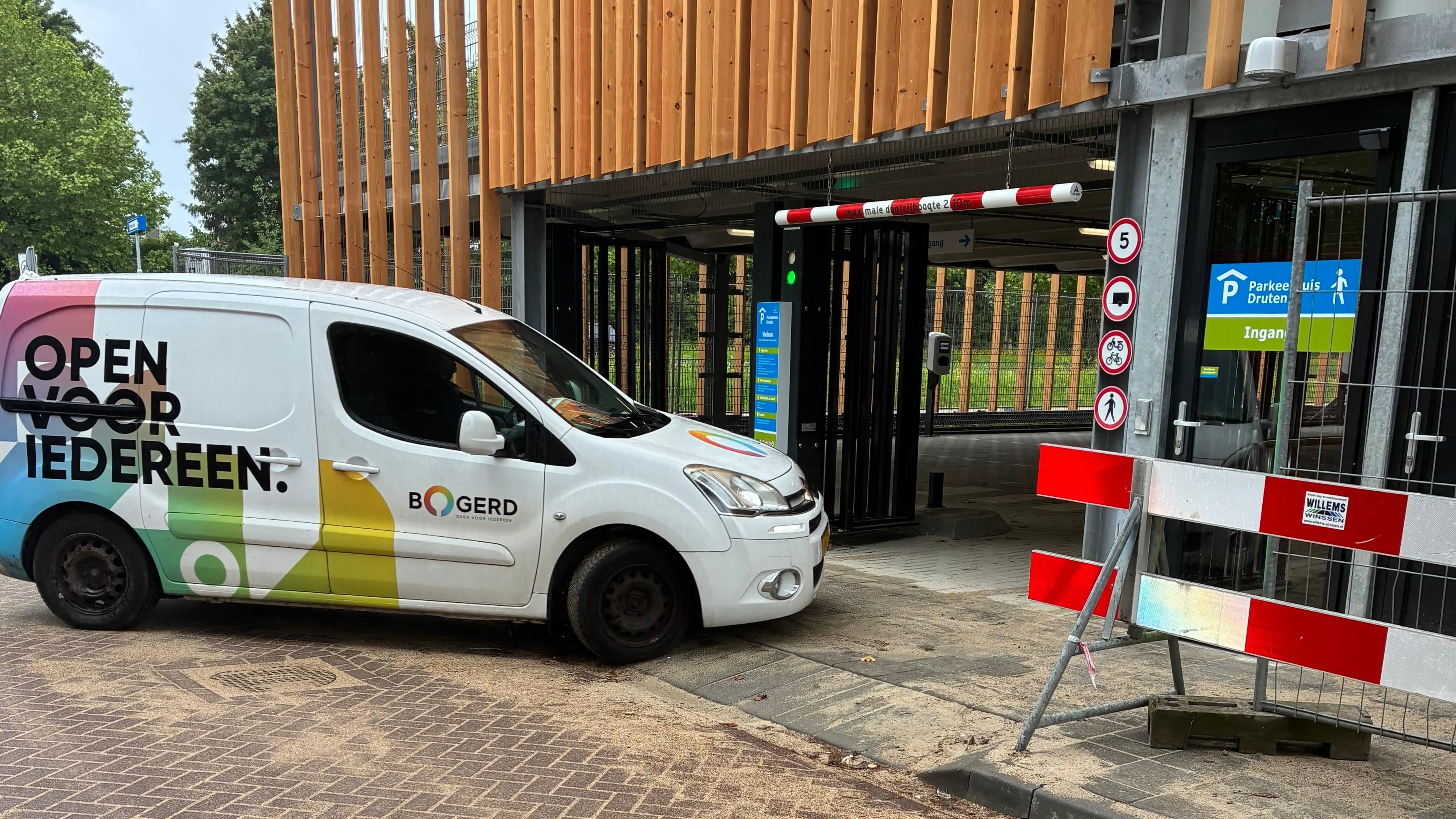Portier Druten opgeleverd: groen parkeerhuis versterkt autoluwe wijk