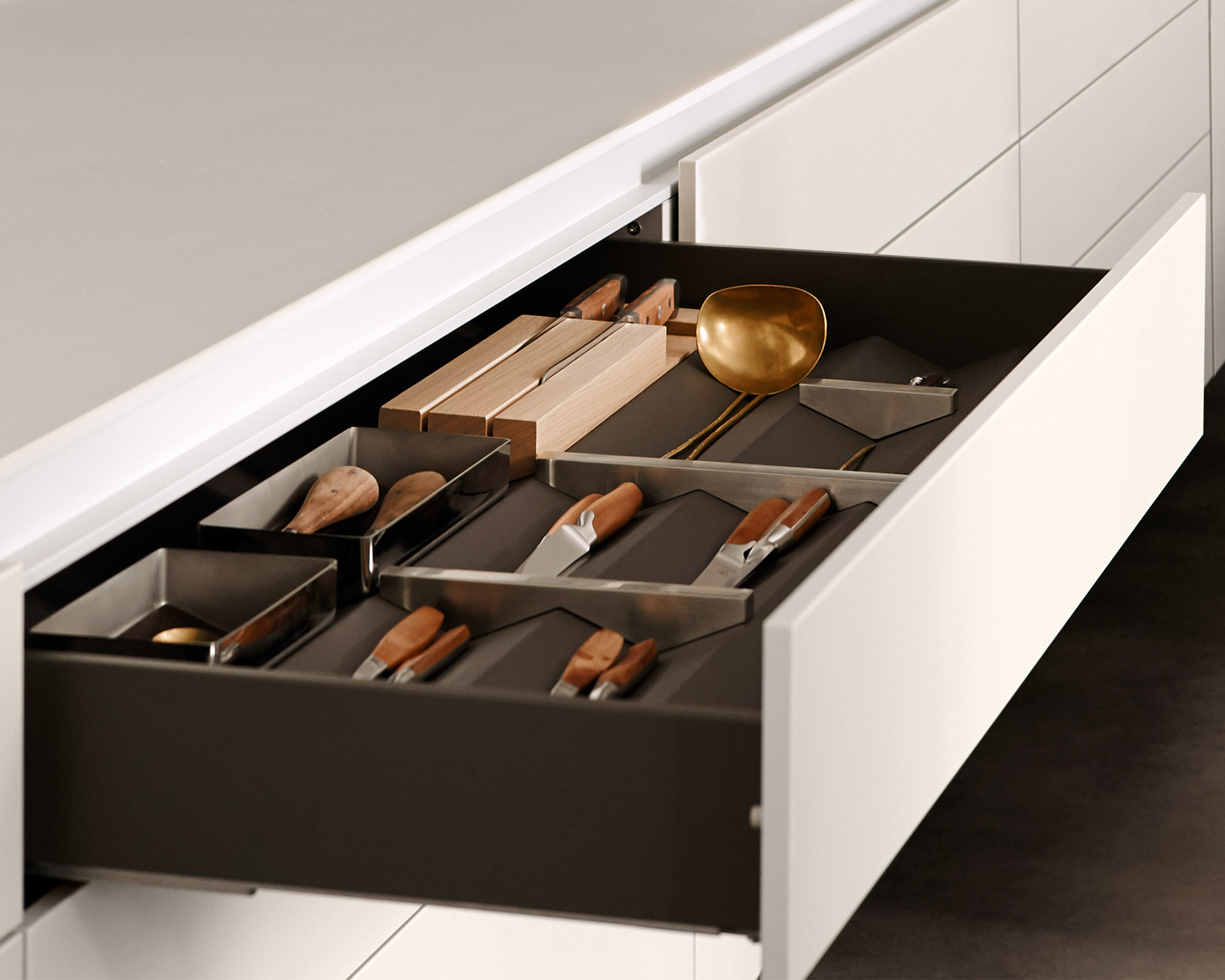 horizontal V shape troughs in base of b3 kitchen storage drawer