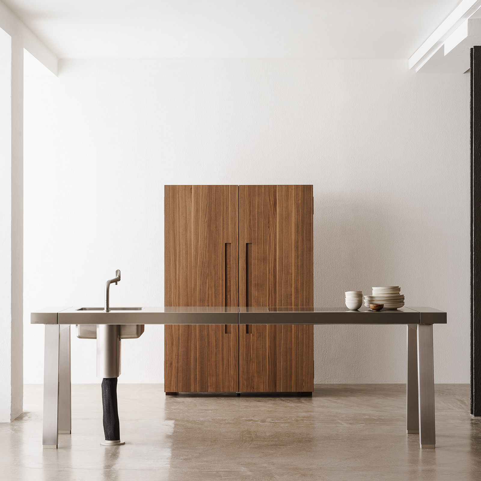 minimal kitchen storage cabinet and worktop - b2 by Bulthaup