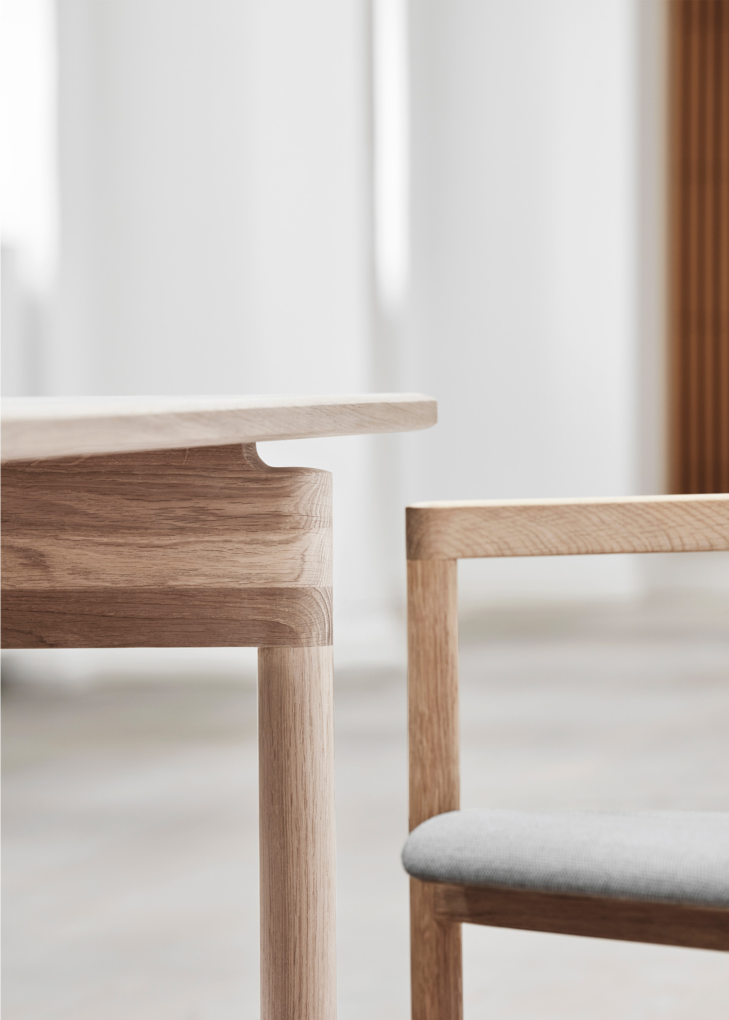 close up of minimal rounded supports of Post table by Fredericia