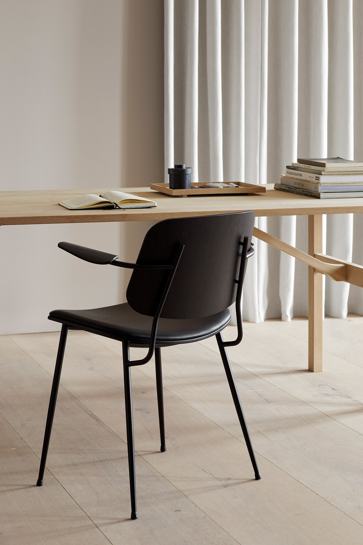 Søborg metal armchair in black, Mogensen 6284 table by Fredericia
