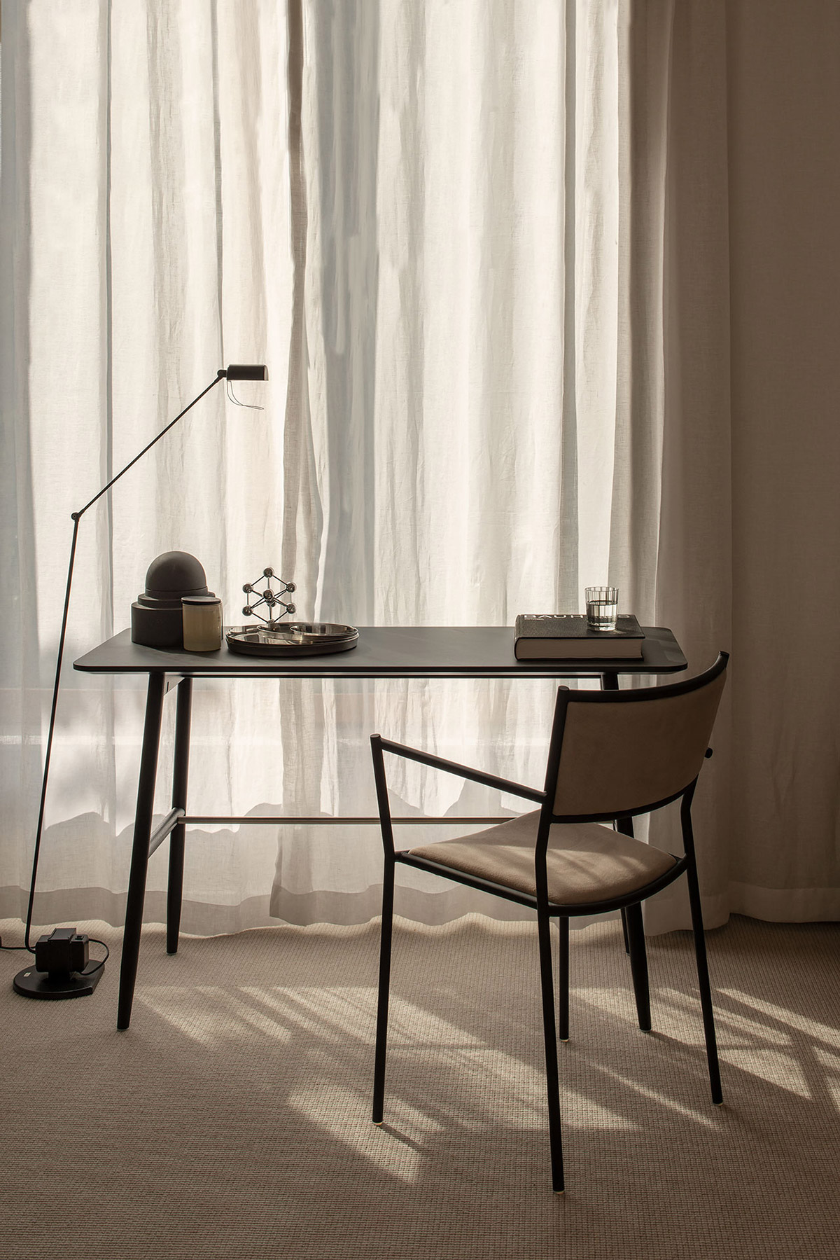 Jig armchair in black and Icha desk in charcoal by Massproductions