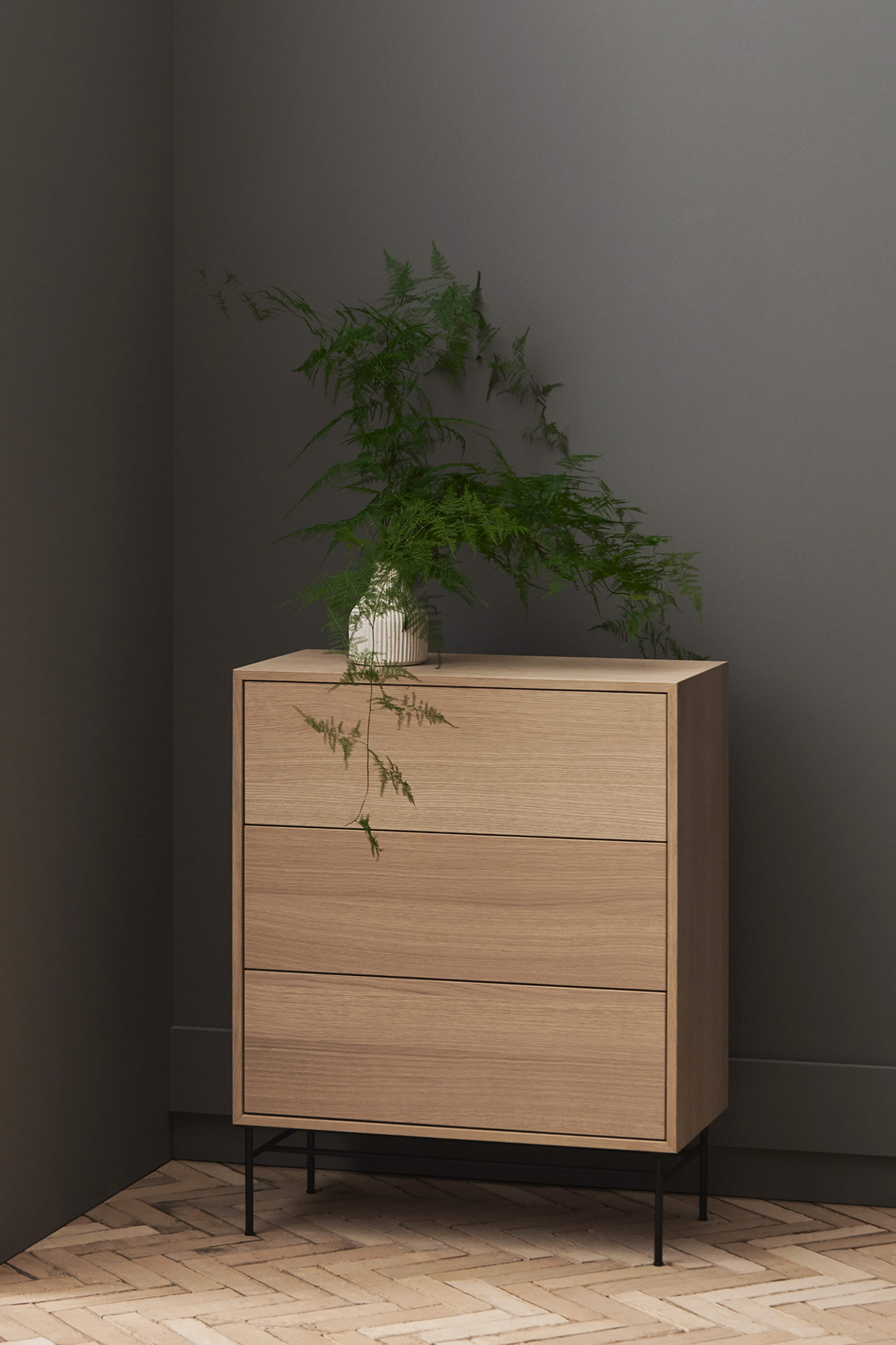 Bolia, Case minimal oak chest of drawers