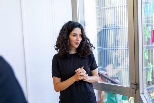 Medewerker van Elements in overleg