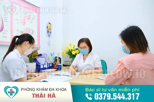 Bác sĩ Phương Hồng tư vấn biện pháp phá thai an toàn cho bệnh nhân tại phòng khám Thái Hà