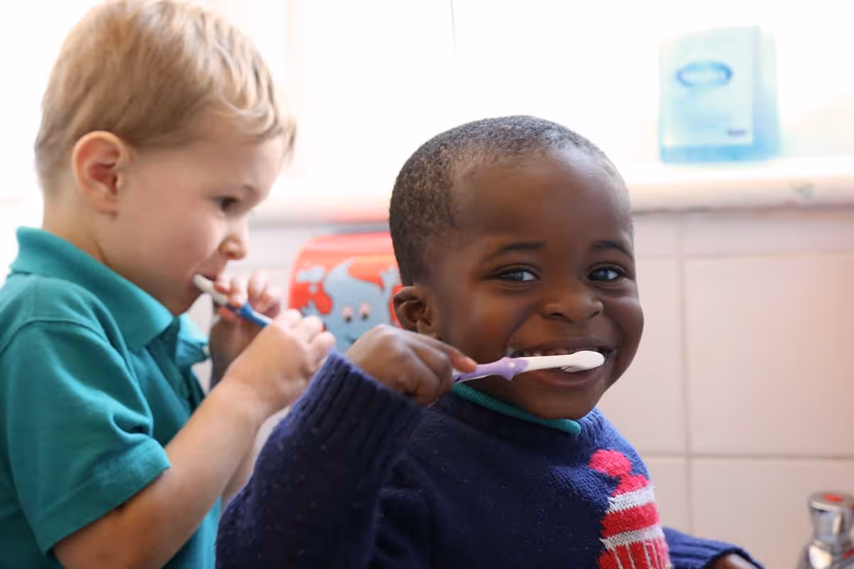 photo of children cleaning their teeth