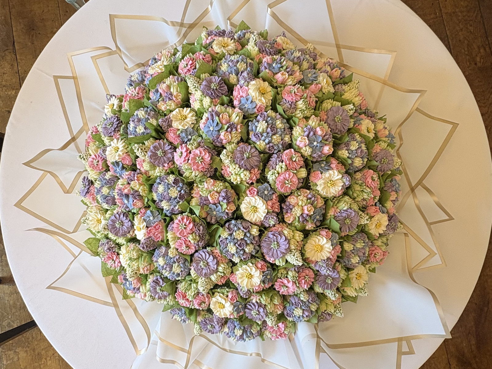 85 Cupcake Dome Wedding Centre Piece