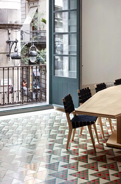 Carrer Avinyo 34, Barcelona [Image via Dezeen.com]