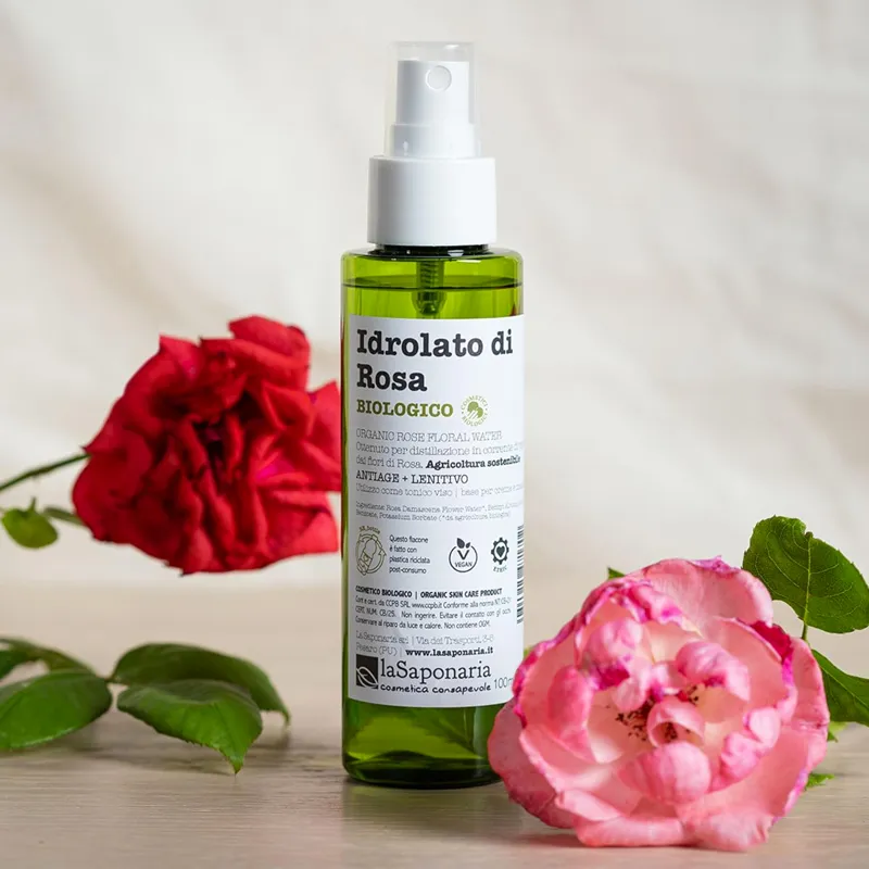 Idrolato di Rosa Bio La Saponaria, acqua floreale biologica antiage e lenitiva per pelle sensibile e matura.