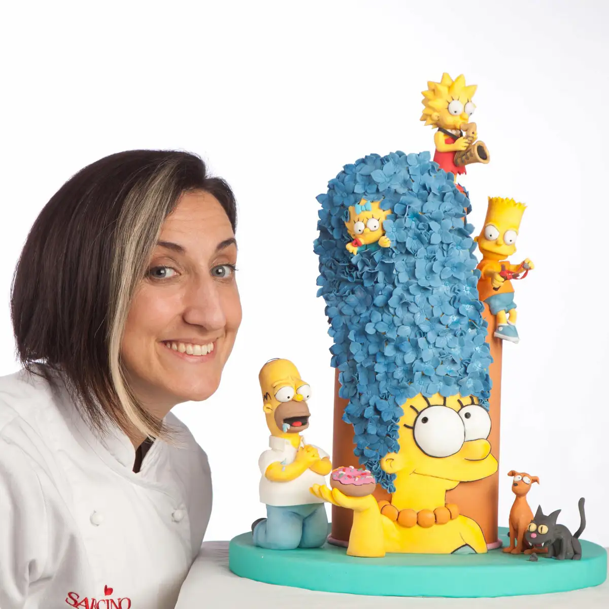 Silvia Mancini cake designer con torta ispirata ai Simpson, arte dolciaria creativa e personalizzata