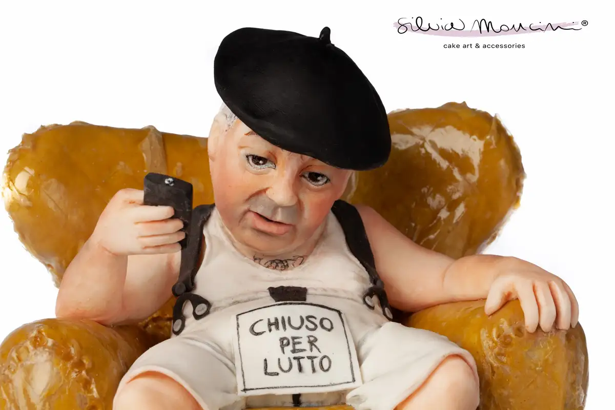 Scultura in pasta di zucchero realizzata da Silvia Mancini intitolata Chiuso per lutto,
