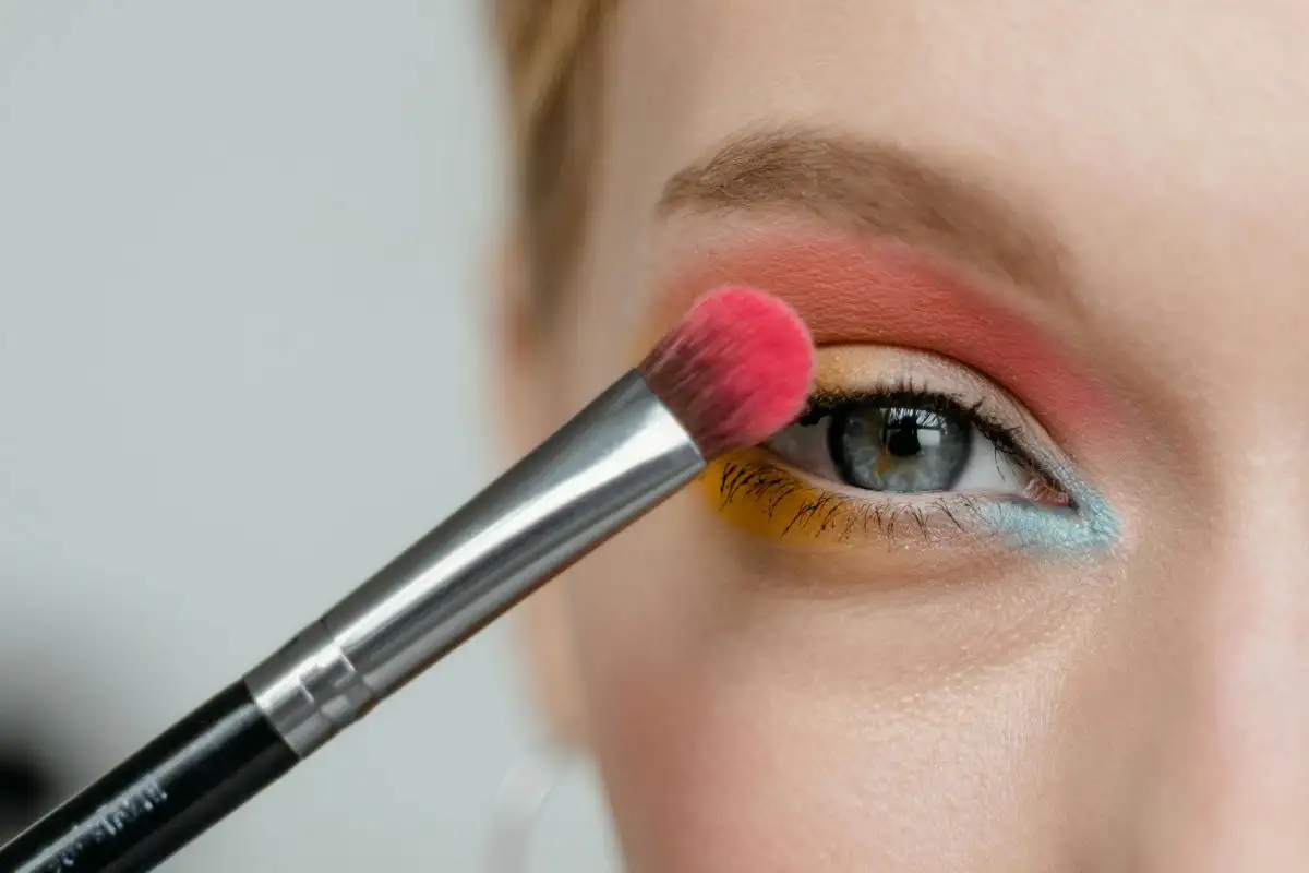 Make‑up occhi multicolore per l’estate