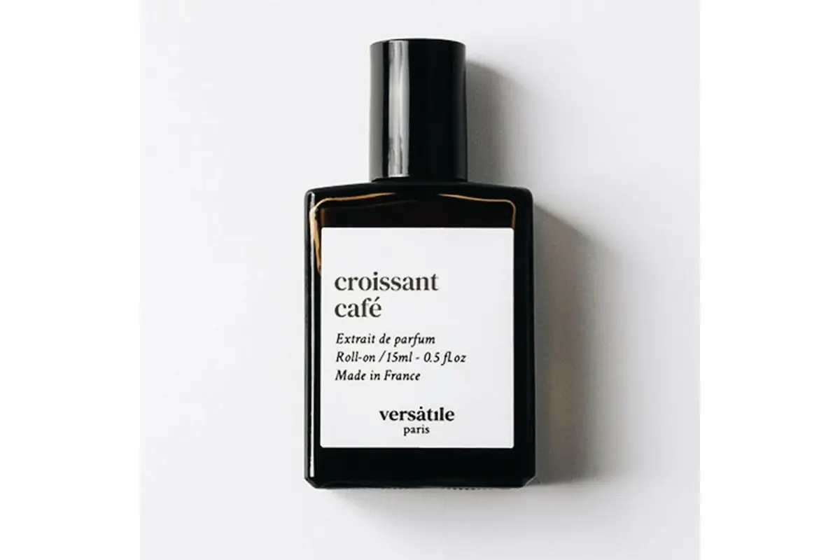 Flacone del profumo Croissant Café di Versatile Paris ideale per l’autunno 2025