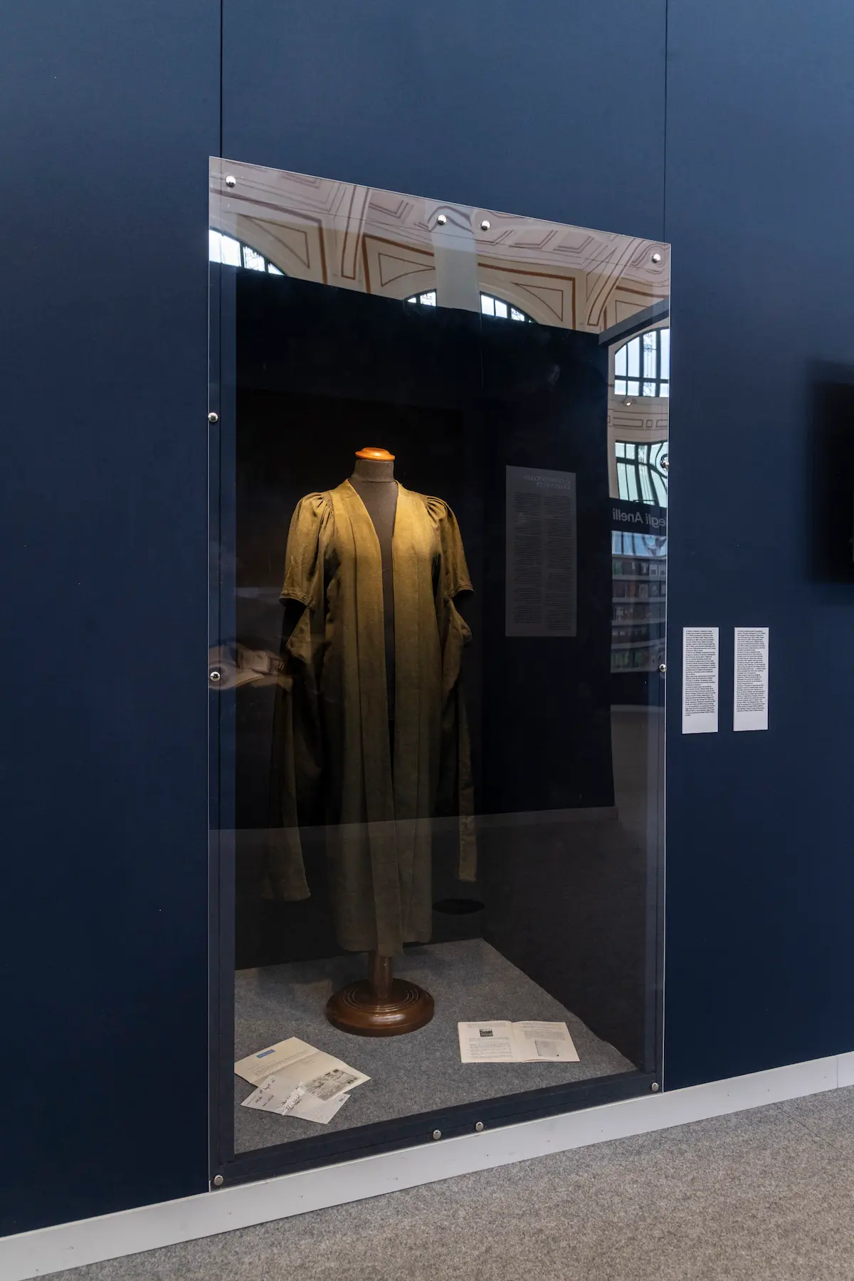 Toga accademica originale di J.R.R. Tolkien esposta alla mostra di Trieste 2025 al Salone degli Incanti